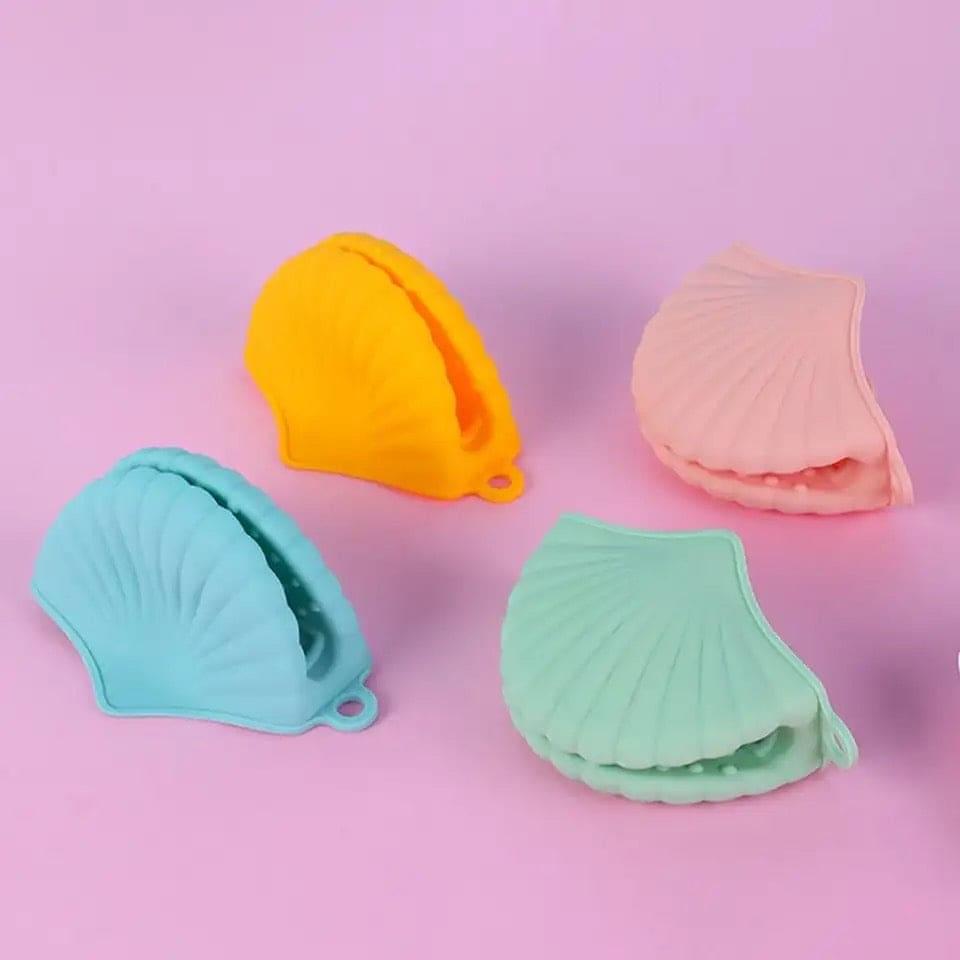 1 Pair Sea Shell Pot Gripper,  Kitchen Pinch Grip, Durable Silicon Glove Clip, High Resistant Soup Pot Grip Cover, Anti Slip Silicone Oven Mitts, Anti-Slip Pot Hot Handle Holders Yahan Sab Behtar Hai!